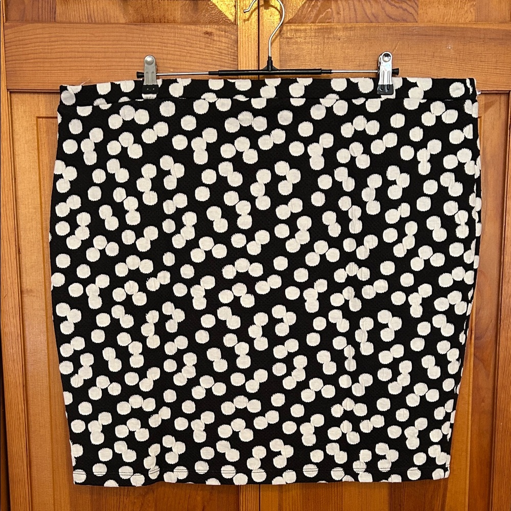 Leota Black White Patterned Pencil Skirt Plus 2X/2L NWT Stretch Knee Length - Picture 3 of 6